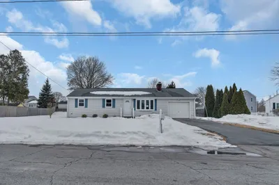 11 Hawthorne Dr 1