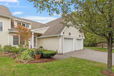 702 Autumn Ridge Dr #702 1