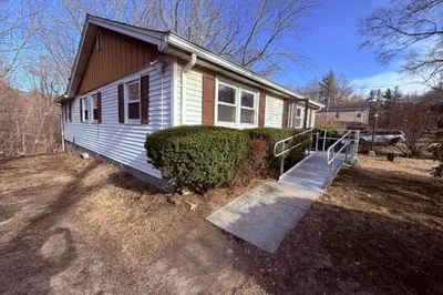 108 Southbridge Rd 1