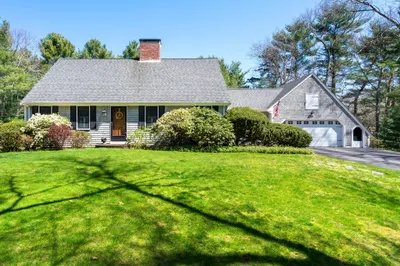 44 Meetinghouse Rd 1