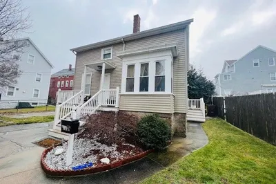 471 Middle St 1