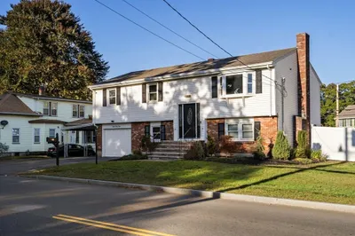 833 Bay St 1