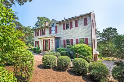 31 Bayberry Avenue