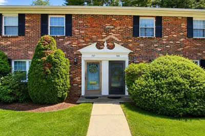 708 Windsor Dr #708 1