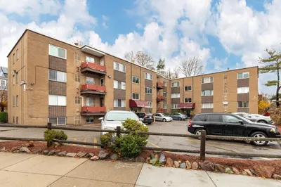 120 Bradlee St #5