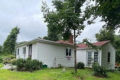 584 Chestnut Hill Road 1