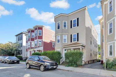 6 Bellflower St #2