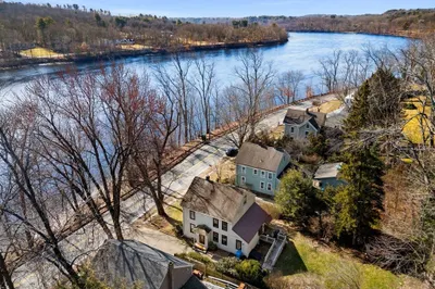 80 River Rd