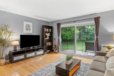 9 Longwood Drive #11