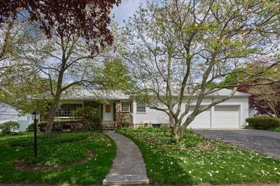 42 Ellis Dr 1