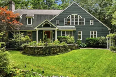 18 Village Green Ln 1