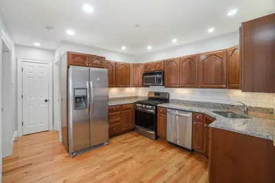 120 West 7th St #101