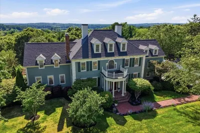 104 Pokanoket Ln 1