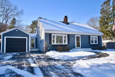 25 Pond View Dr 1