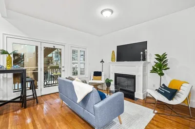 302 W 3rd St #1