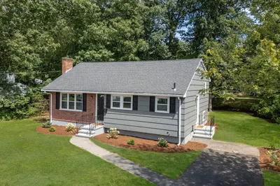 30 W Meadow Dr 1