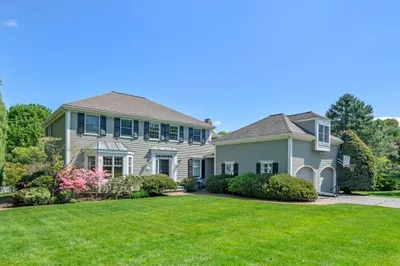 8 Riverside Drive 1