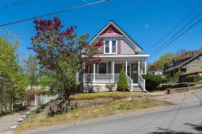 28 Essex St 1