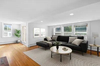 18 Essex Street #4