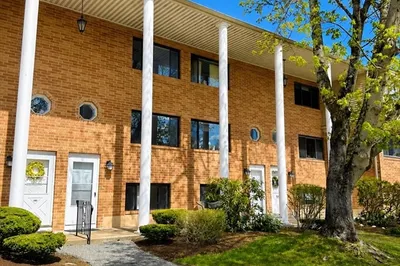 200 Farrwood Dr #200 1