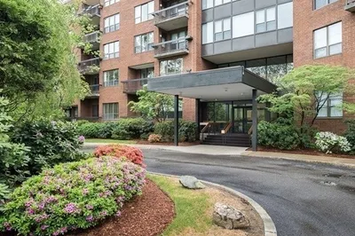 210 Nahanton St #118 1