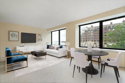 85 E India Row #2E
