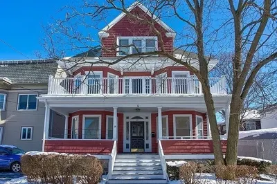 19 Beach Rd #2