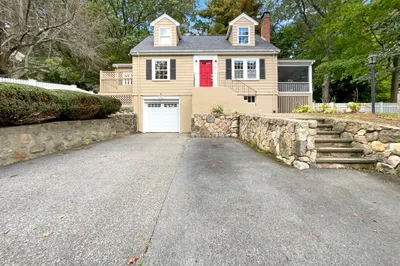 22 Watertown St 1