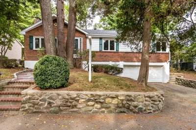85 Moss Hill Rd 1