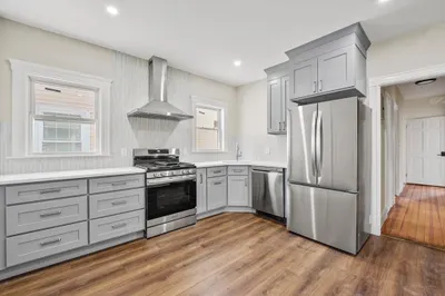 18 Lyon St #2