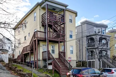 25 Oakland Ave #2R