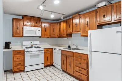 99 W 4th St #1A 1