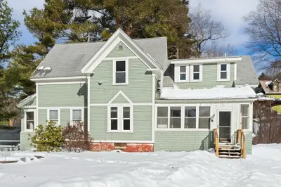 30 Cottage St 1