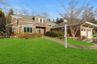 32 Clubhouse Dr #32 1