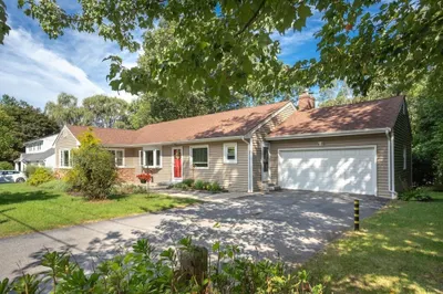 6 Hillside Ln