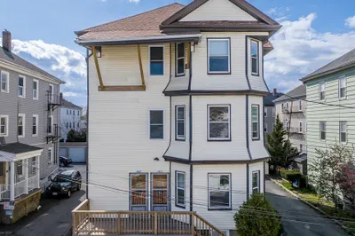481 E Main St 1