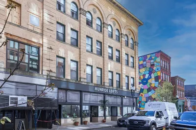 49 Munroe St #202