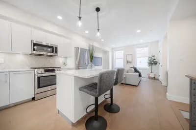 8 Winthrop St #101