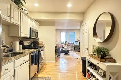 464 Hanover Street #4