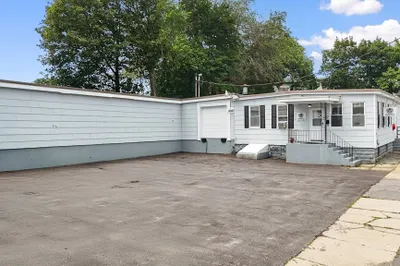 22 Laurel St 1
