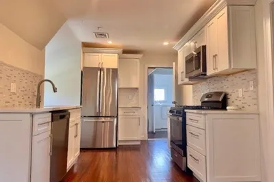19-21 Bellevue St #3