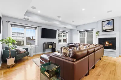 345 W Broadway #8A 1