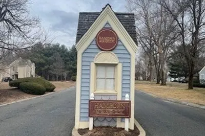 389 Nassau Dr #389 1