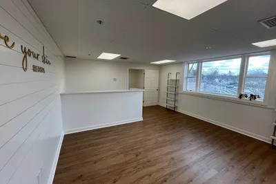 990 Great Plain Ave #27 1