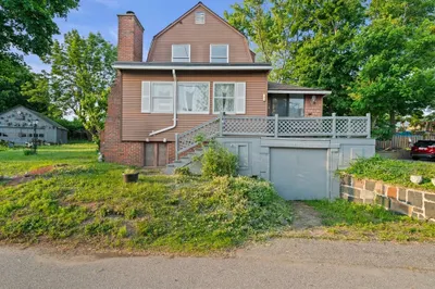 295 Rock Island Road 1