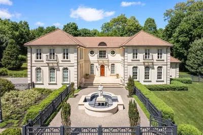 193 Bay Colony Drive