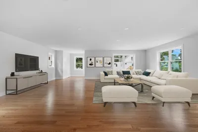 9 Hollywood St 1