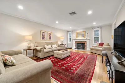 521 West St #16