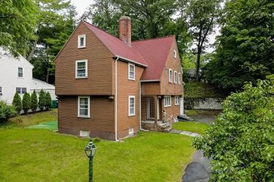 39 Holman Rd 1