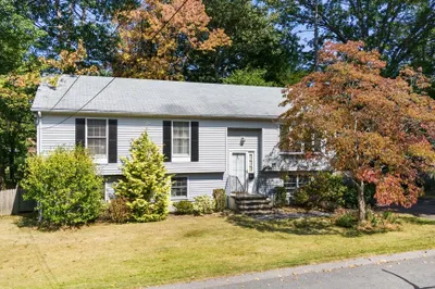 3 Yale Blvd